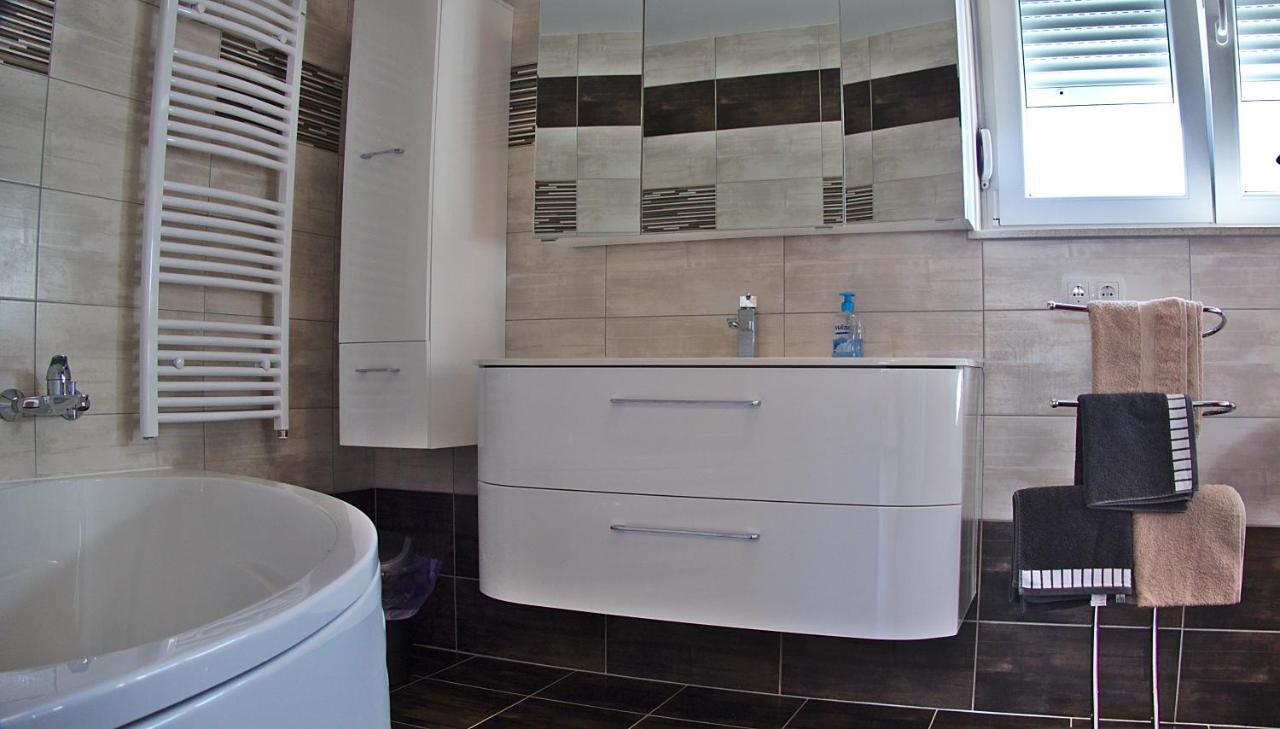 Apartments Le Mare - Pool, Sandstrand, Meerblick, W-Lan, Grill Privlaka  Extérieur photo